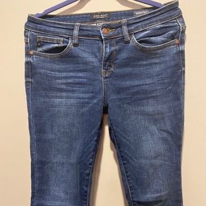 Judy Blues size 9/29 mid rise skinny fit